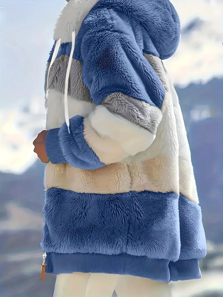 Olijfgroene comfortabele mid-lengte damesjas Layla met capuchon, ideaal als warme winterjas.
