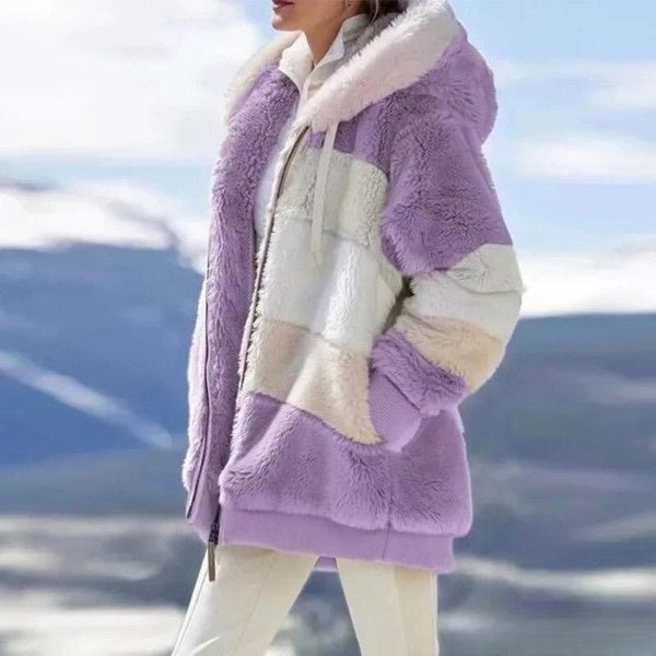 Donkerblauwe outdoor dames winterjas Layla met capuchon, mid-lengte en zeer warm.