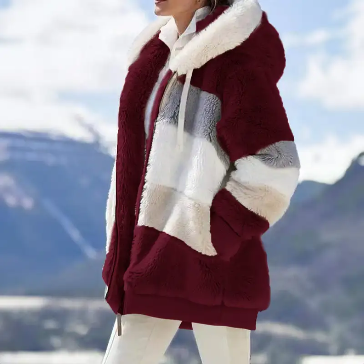 Beige Layla mid-lengte winterjas voor dames, met capuchon, warm en een lange look.