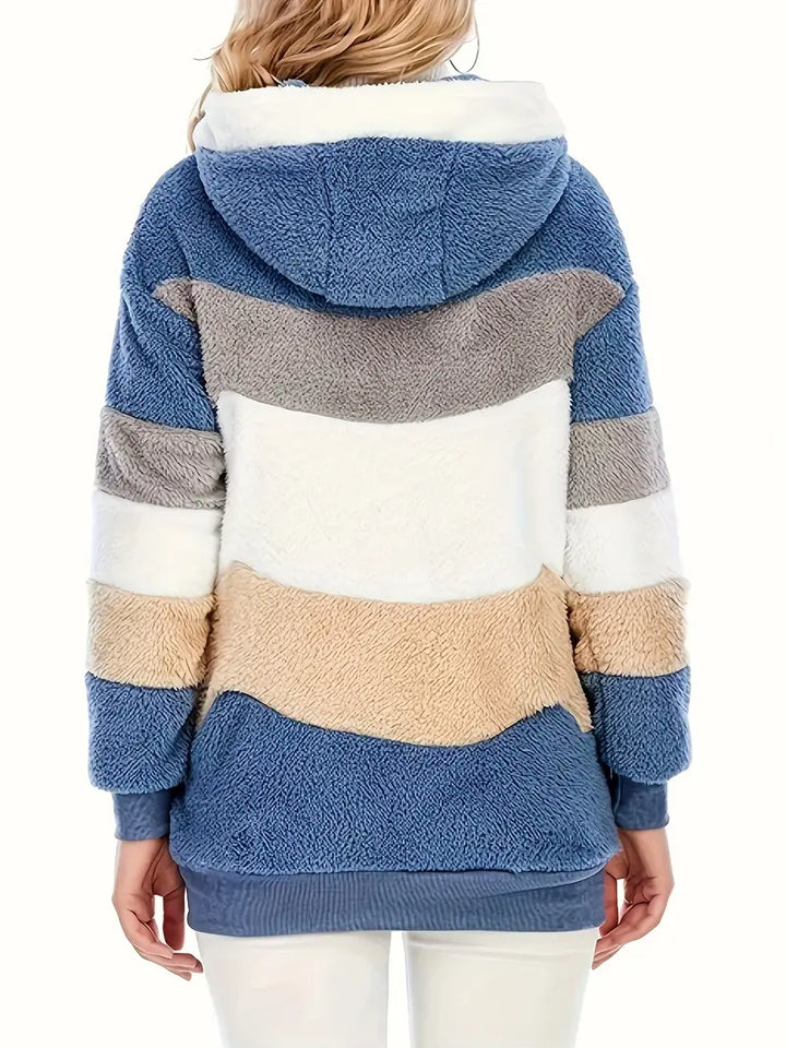 Olijfgroene Layla dames winterjas, mid-lengte met capuchon, casual en comfortabel.