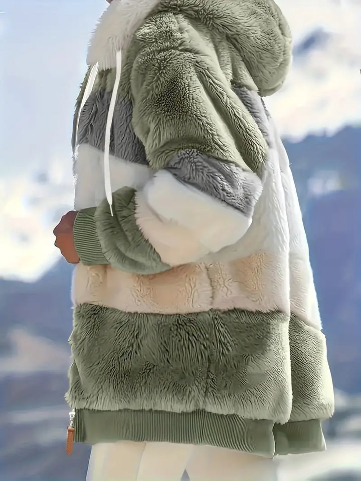 Olijfgroene comfortabele winterjas Layla voor dames, mid-lengte met zachte capuchon.