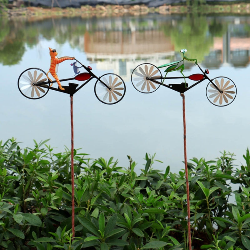Windmolentje met fietsend dier: vrolijke tuindecoratie die beweegt met de wind, een blikvanger in elke tuin.