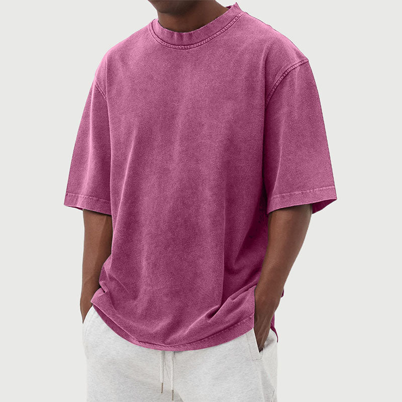Zomerklaar heren t-shirt met ronde hals, korte mouw en een coole gewassen finish voor dagelijks comfort.
