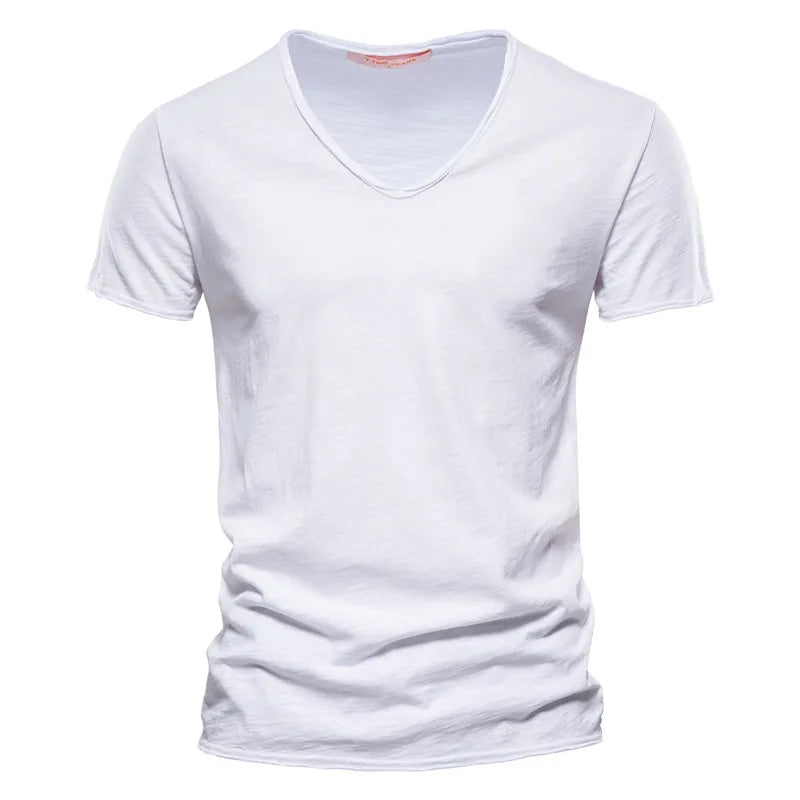 Comfortabel heren v-hals shirt met korte mouw. Ademend en kreukarm, ideaal voor elke dag.