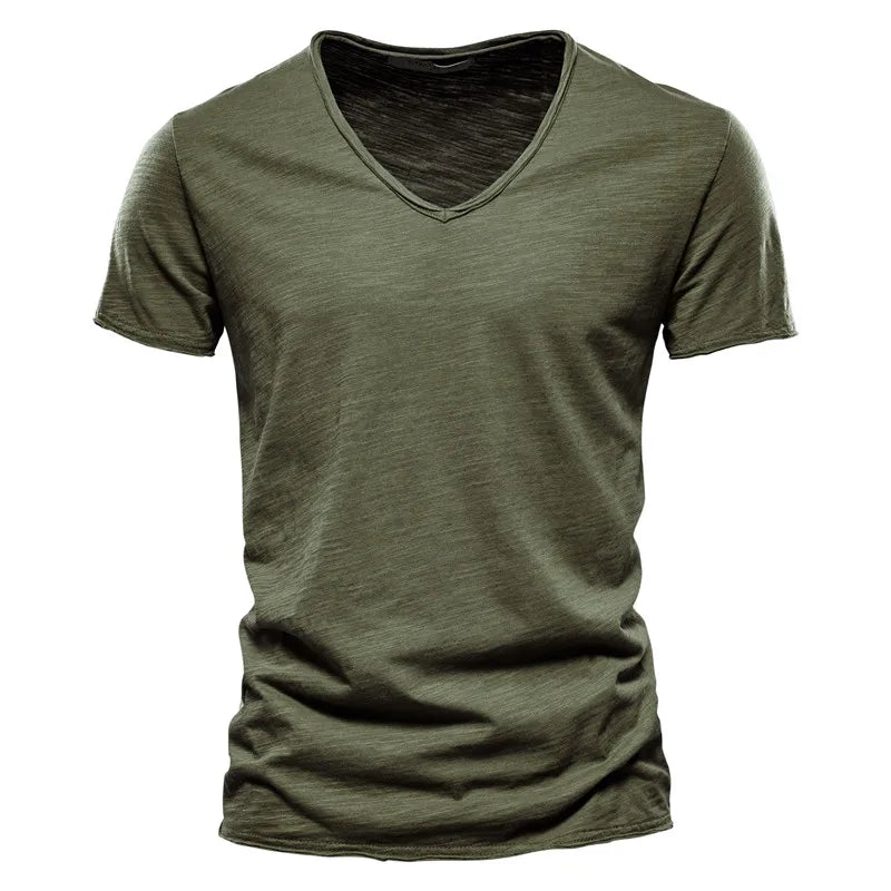 Basic heren v-hals shirt met korte mouw. Ademend en comfortabel voor dagelijks gebruik.