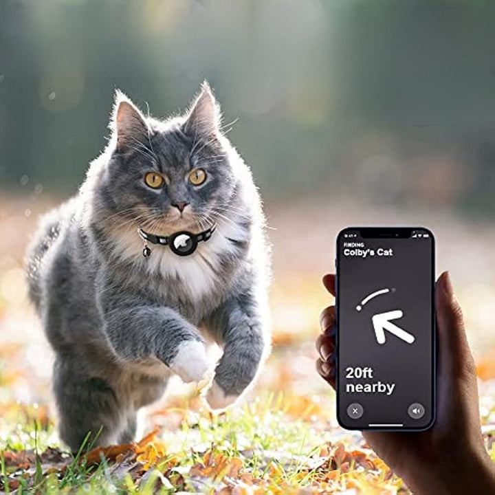 Verstelbare nylon kattenhalsband met ingebouwde GPS tracker voor verloren huisdieren.
