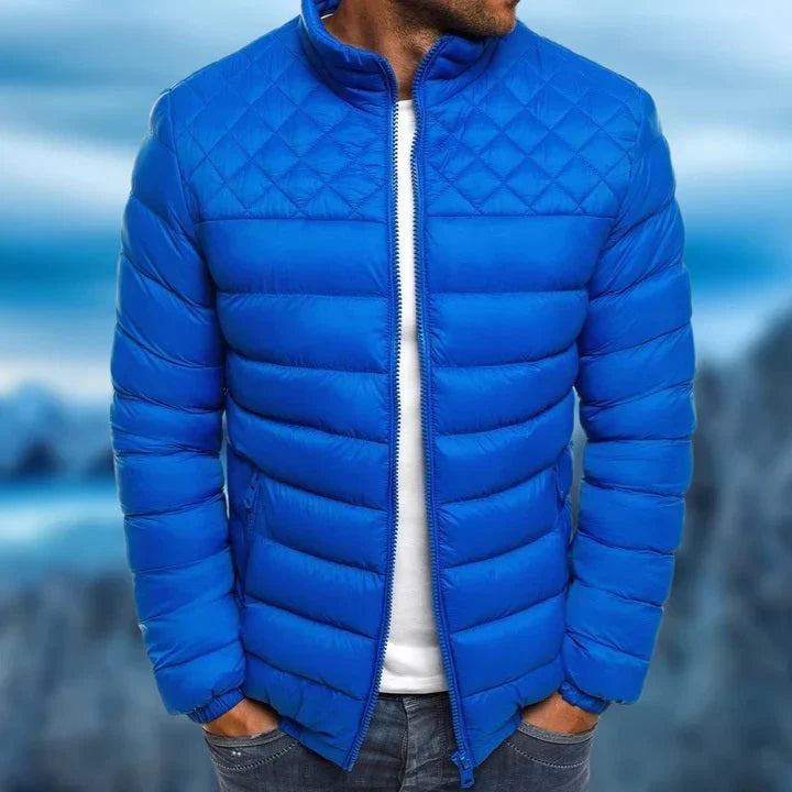 Stijlvolle gewatteerde herenjas, wind- en waterdicht. Comfortabele winterkleding voor een casual look.
