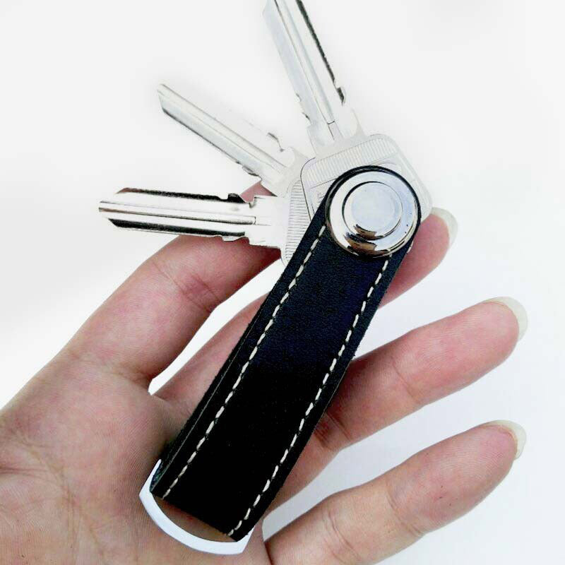 Compacte leren sleutelhouder voor perfecte sleutel organisatie en bescherming tegen krassen.