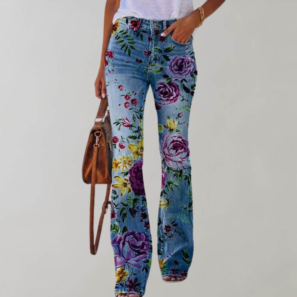 Opvallende dames flare broek met print, modieus en comfortabel. Wijde pijpen voor een casual chic retro zomerstijl.