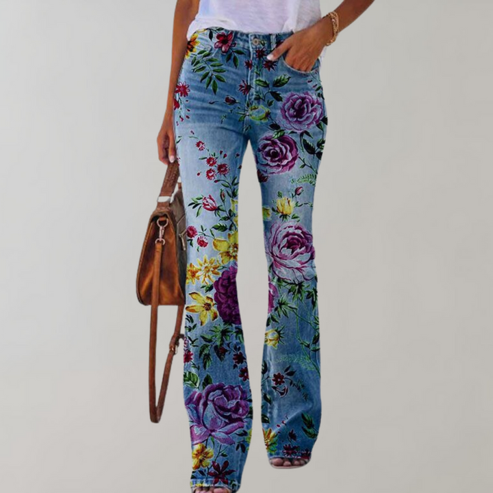 Opvallende dames flare broek met print, modieus en comfortabel. Wijde pijpen voor een casual chic retro zomerstijl.
