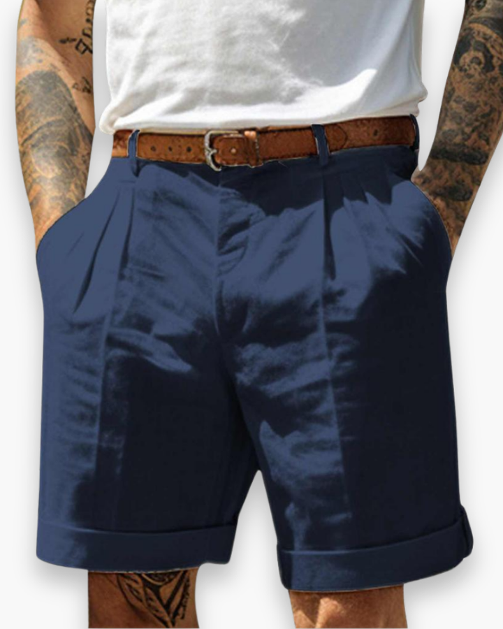 Klassieke heren chino zomershort met nette pasvorm, comfortabel en een stijlvolle keuze voor zomerse dagen.