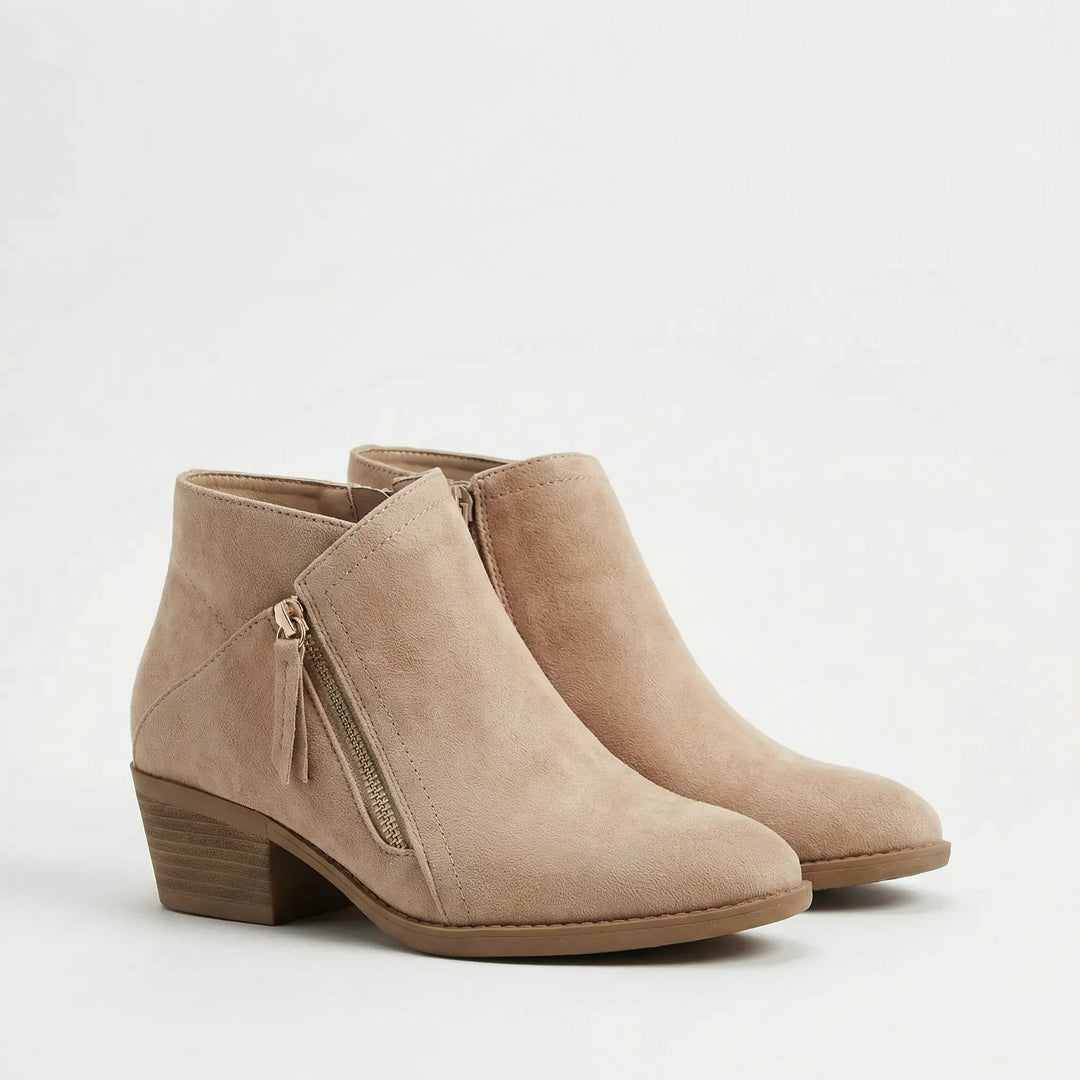 Comfortabele Freya dames enkellaarsjes met hak, ritssluiting en antislip zool voor een stijlvolle, stabiele stap.