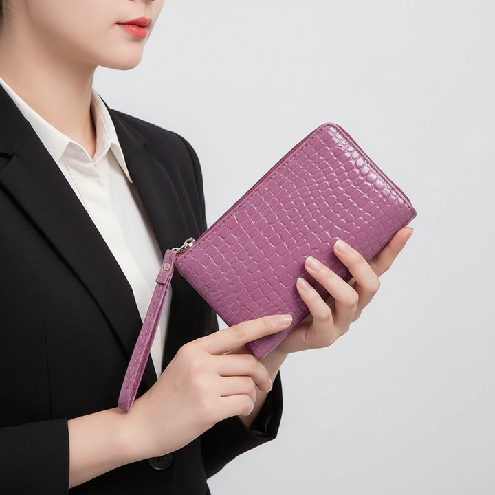Compacte schoudertas voor vrouwen met luxueus kroko-design en handige indeling voor portemonnee.