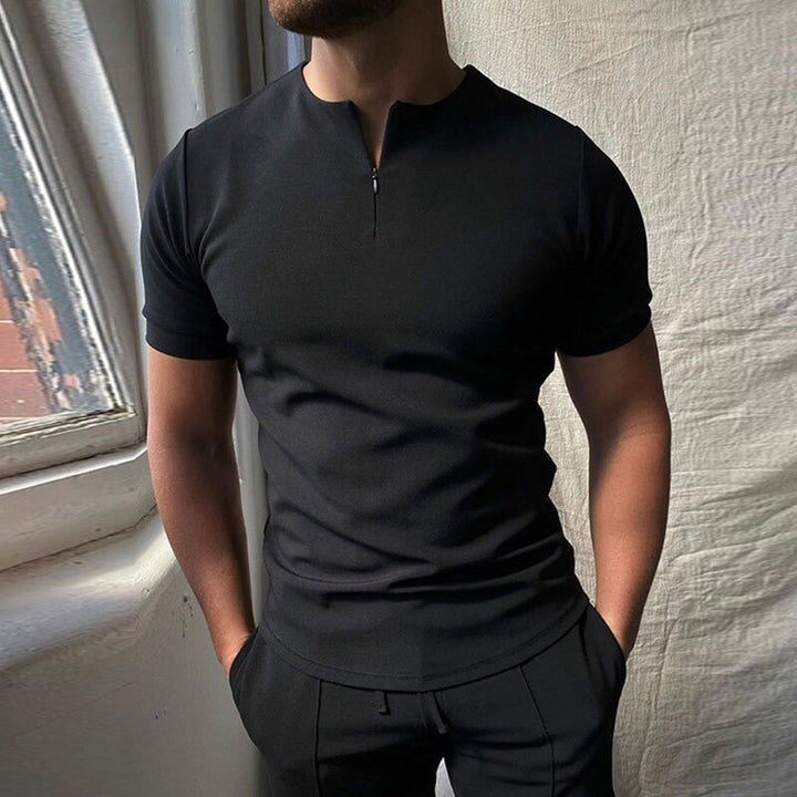 Modern heren T-shirt Zac met ritssluiting, korte mouwen en slim fit pasvorm. Geschikt als comfortabele casual bovenkleding.