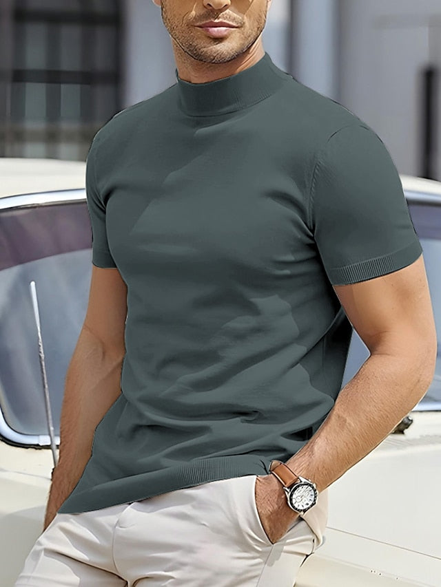 Comfortabel heren T-shirt met opstaande kraag en korte mouwen. Ideaal voor eigentijdse herenmode.