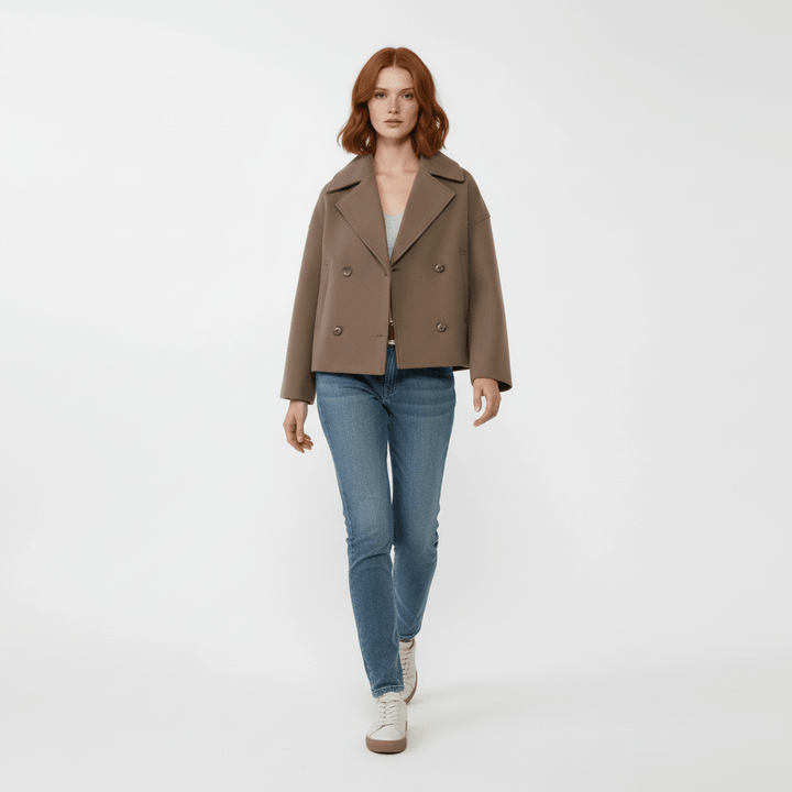 Getailleerde dames blazer, Jessica model, met dubbele rij knopen, voor een modieuze pasvorm.