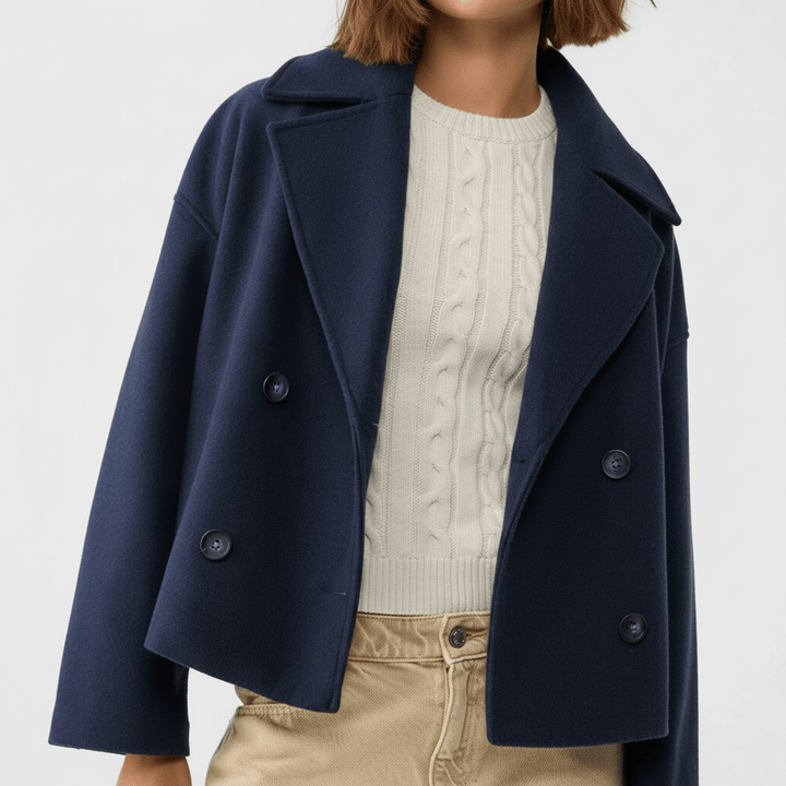 Dames blazer Jessica, kort model met dubbele rij knopen, voor een getailleerde en modieuze pasvorm.