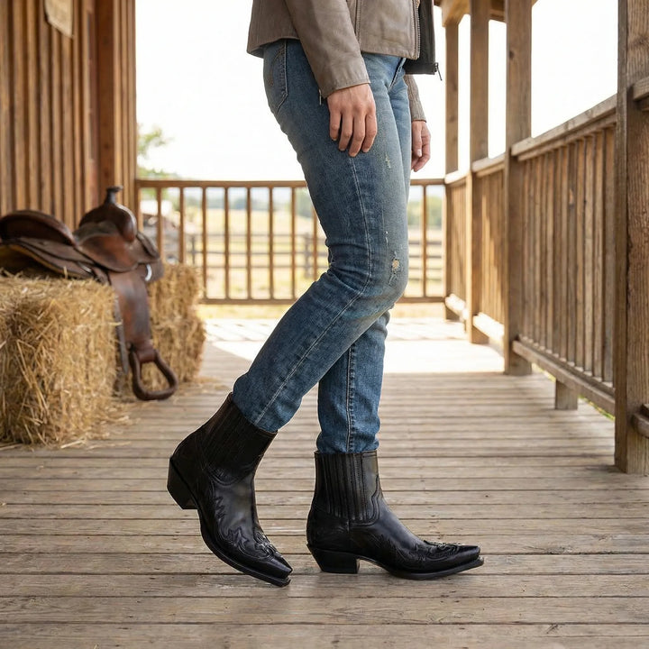 Stijlvolle dames westernlaarzen met korte schacht. Comfortabel, trendy en perfect voor diverse outfits.