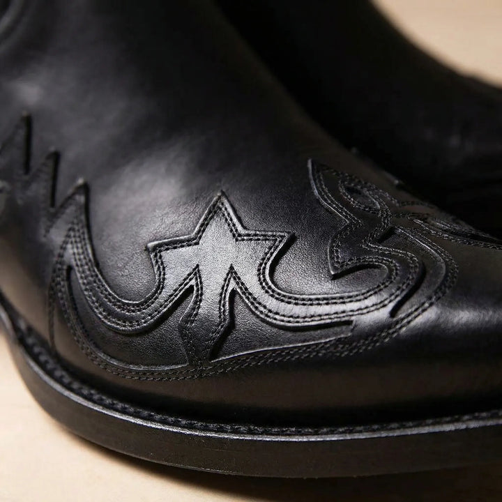 Trendy dames cowboylaarzen met korte schacht. Combineert comfort met een modieuze, veelzijdige stijl.