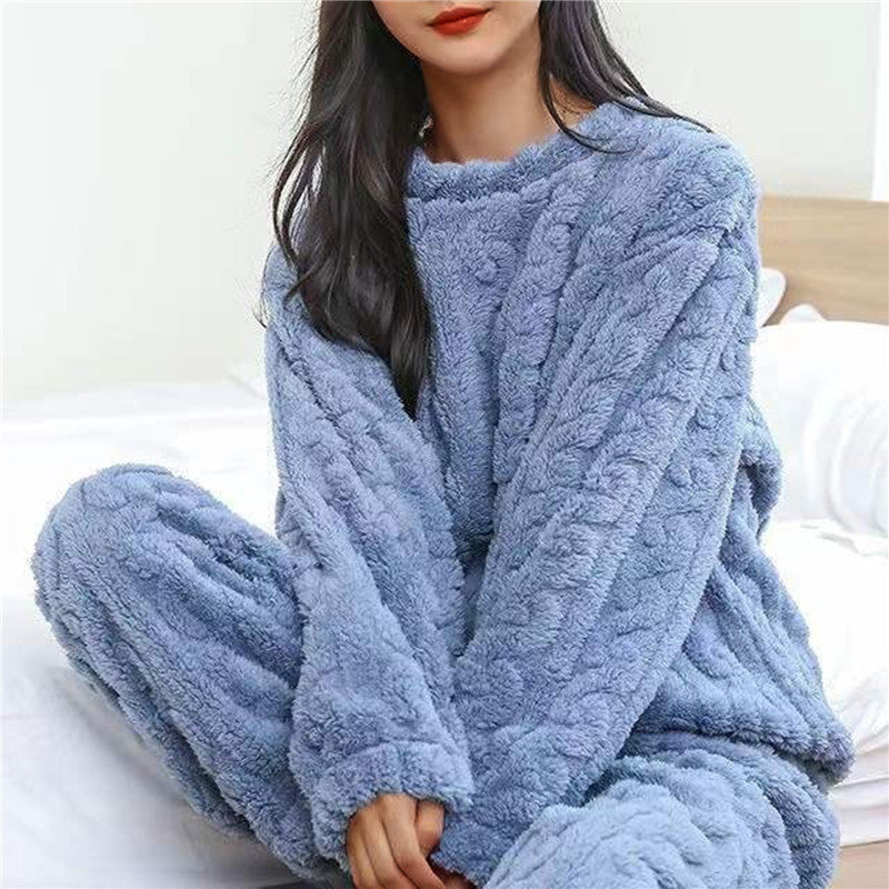 Knusse dames pyjama set met lange mouwen; superzachte stof, perfecte warme loungewear voor ontspannen avonden.