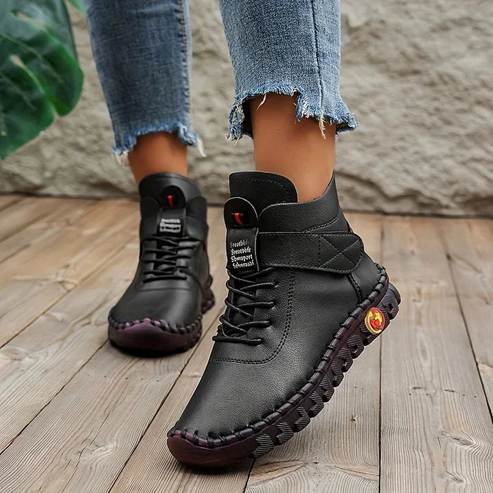 Close-up van de warme voering en het zachte interieur van deze comfortabele dames sneakers.