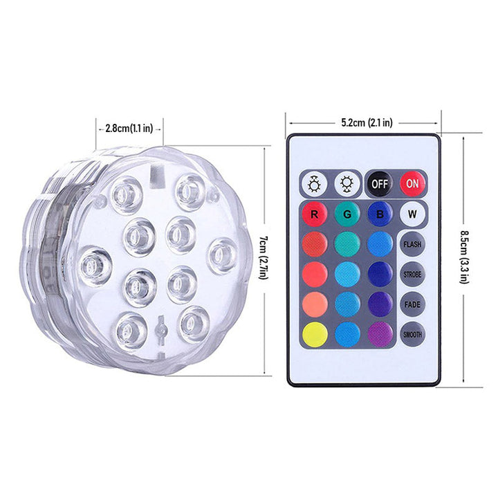 Moderne waterdichte LED lamp als stijlvolle decoratie op een buitentafel, geeft warm licht.