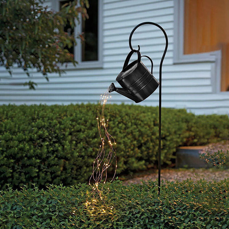 Decoratieve PVC gieter voor tuin en huis, overdag een stijlvolle blikvanger, onverlicht.