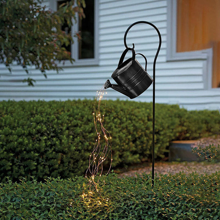 Decoratieve PVC gieter voor tuin en huis, overdag een stijlvolle blikvanger, onverlicht.