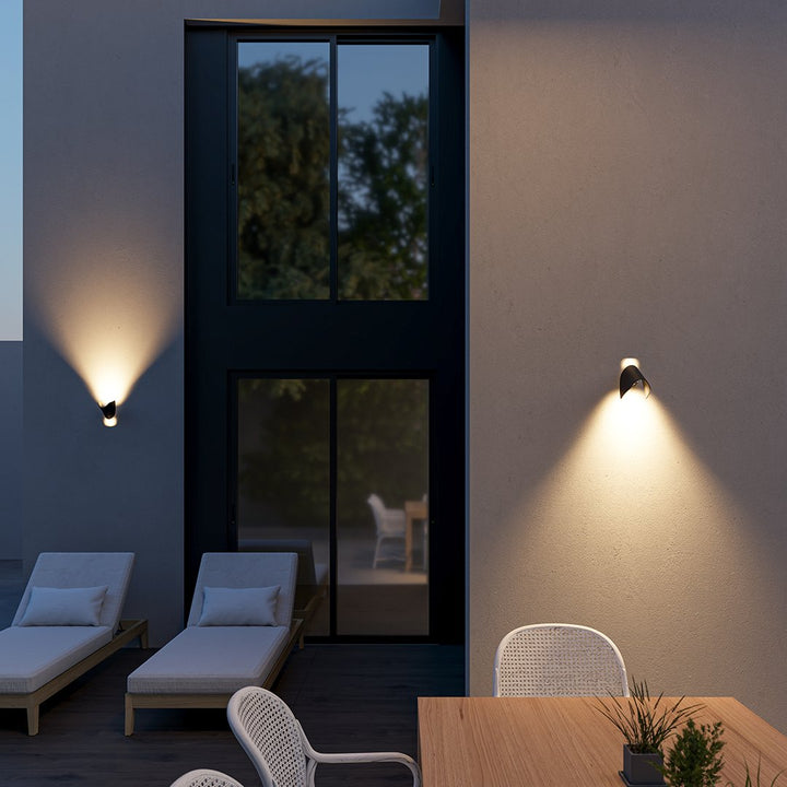 Elegante CYGNUS 2.0 wandlamp, zwart, stijlvolle verlichting die elke wand siert.