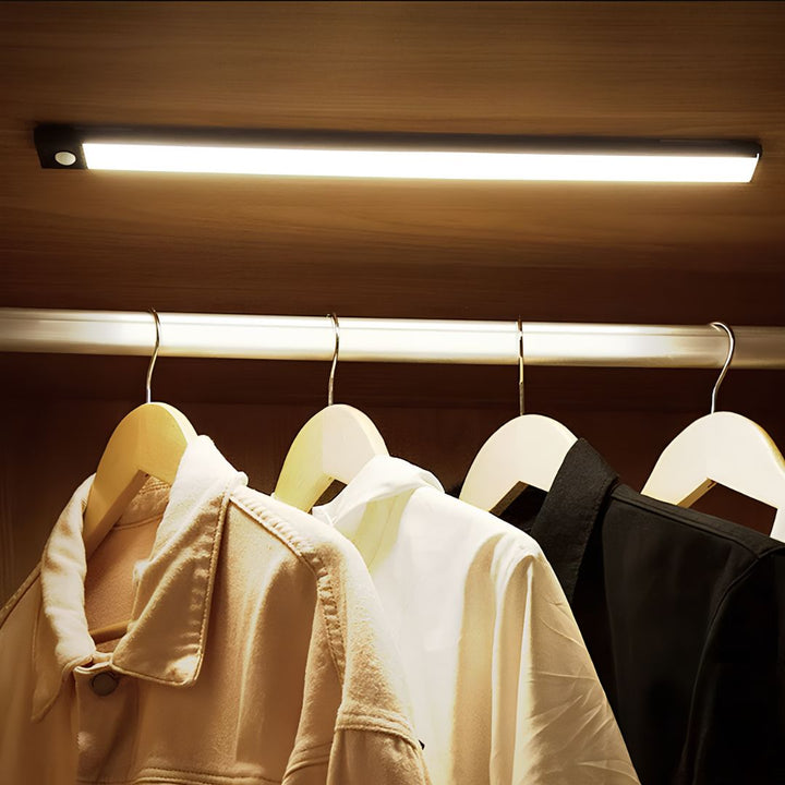 GlowMotion slimme verlichting strip, draadloos met bewegingssensor voor veiligheid en sfeer.