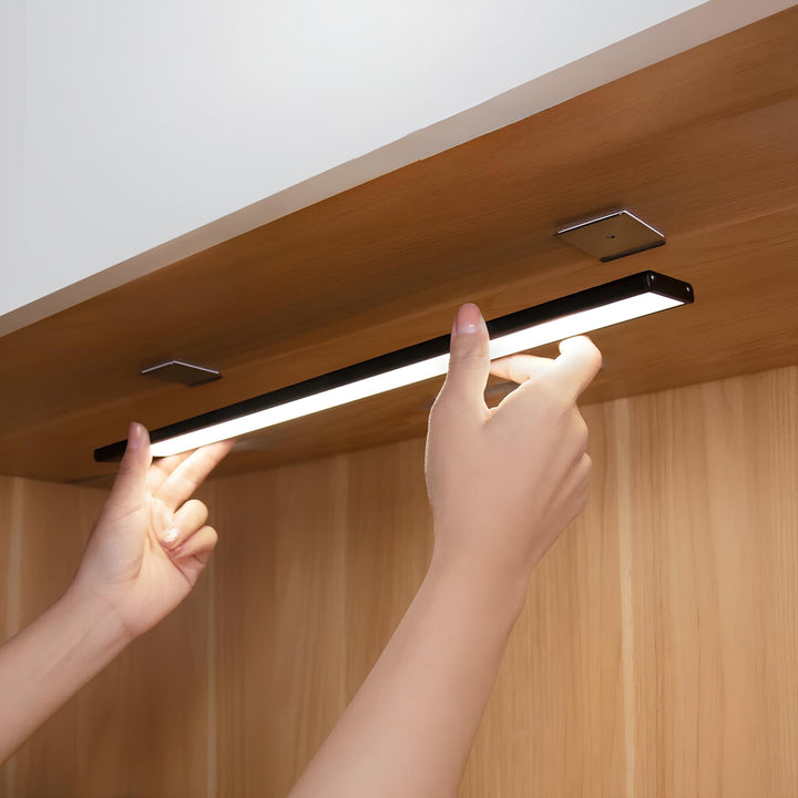 Flexibele GlowMotion draadloze LED verlichting met bewegingssensor, oplaadbaar voor kast of keuken.