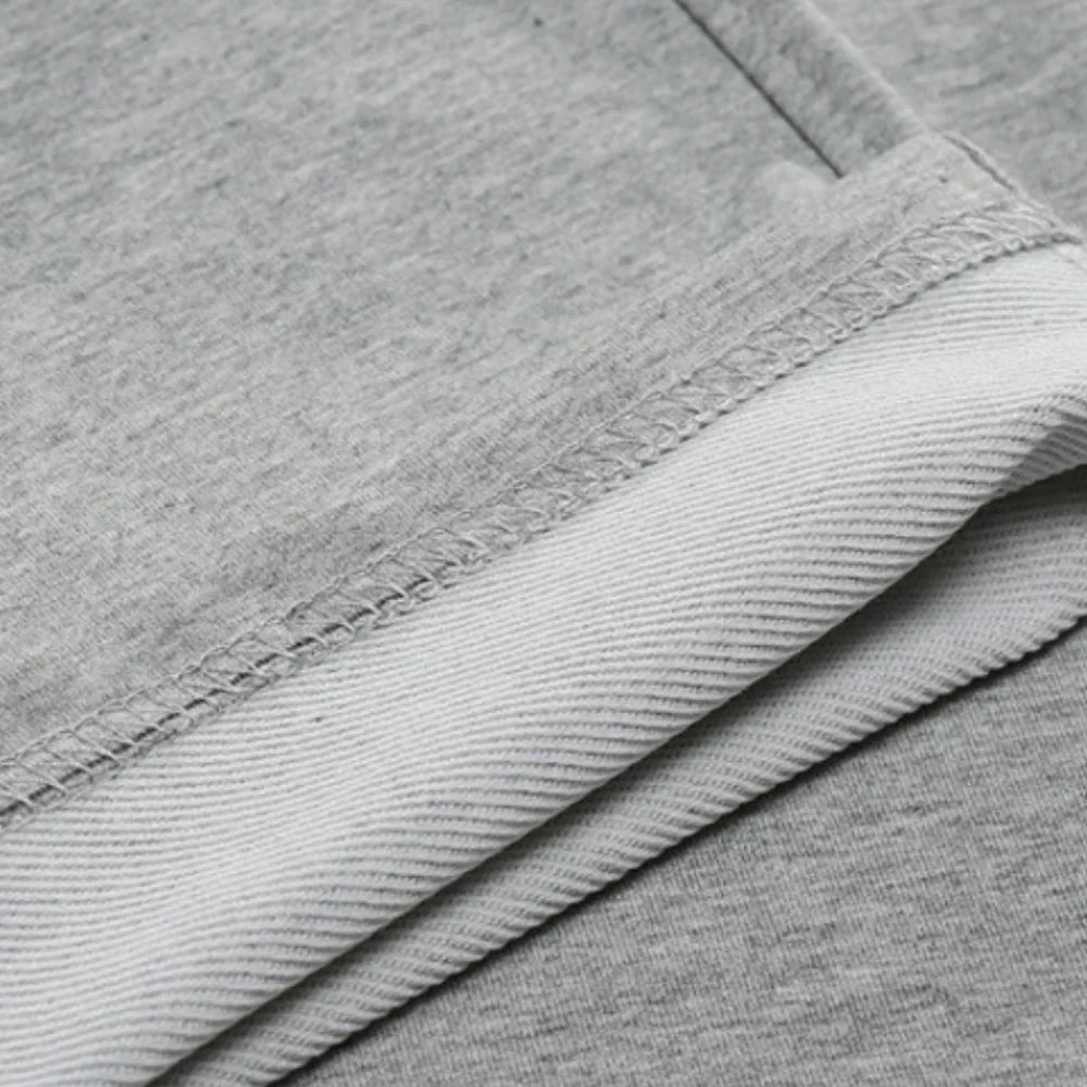 Hoymans heren joggingbroek voor actieve dagen of ontspannen momenten. Comfortabel, sportief en van polyester stretch.