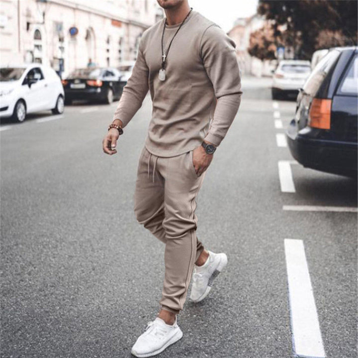 Trendy heren trainingspak, sportief en comfortabel, perfect als casual herfst outfit of joggingpak.