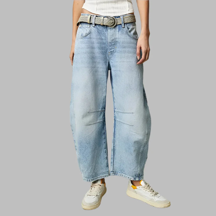 Trendy dames wijde pijpen jeans, een veelzijdig basisstuk voor casual en chique outfits.