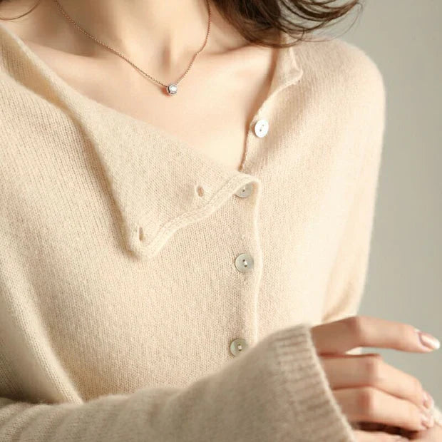 Warme dames trui, een chique knoop cardigan met elegante details voor een comfortabele en modieuze uitstraling.