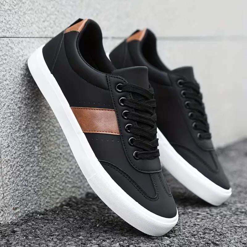 Heren casual schoenen met vetersluiting en uniek stijlvol accent, comfortabel voor dagelijks gebruik.