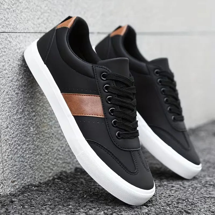 Heren casual schoenen met vetersluiting en uniek stijlvol accent, comfortabel voor dagelijks gebruik.