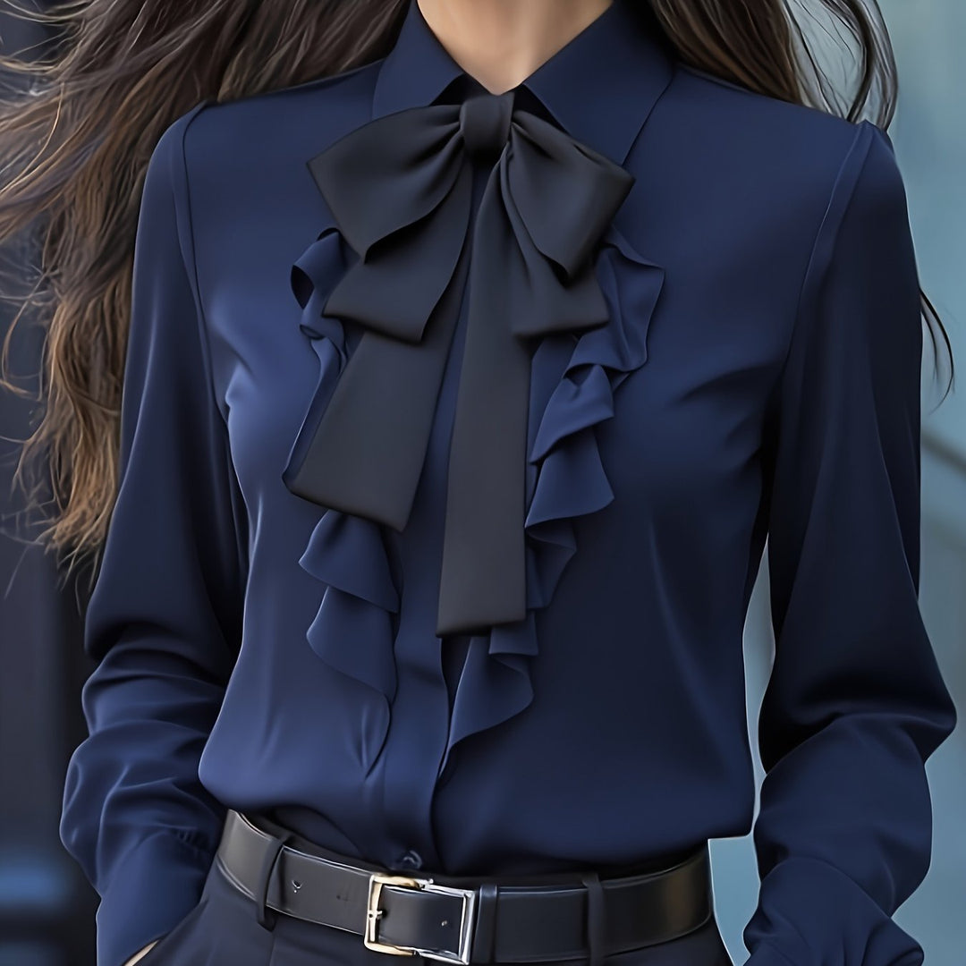 Dames blouse, lange mouwen, met elegant strikdetail. Geschikt voor casual chic en zakelijke outfits.