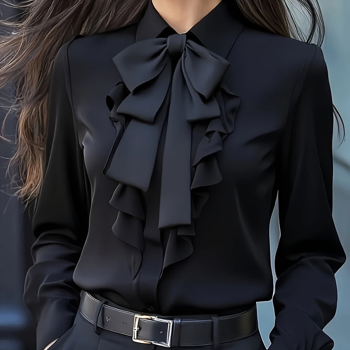 Stijlvolle dames blouse met lange mouw en elegant strikdetail, ideaal voor een modieuze en professionele uitstraling.