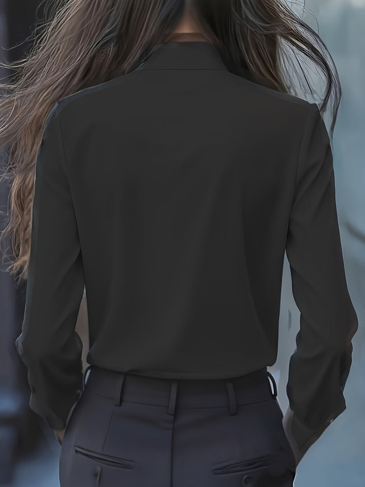 Veelzijdige dames blouse met lange mouwen en strikdetail, combineert chique met casual voor elke gelegenheid.