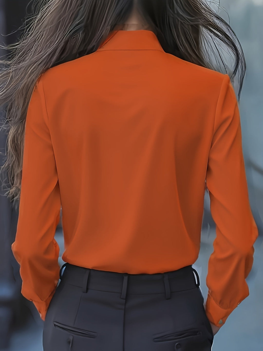 Comfortabele dames blouse met lange mouwen en elegant strikdetail, een modieuze keuze voor werk of vrije tijd.
