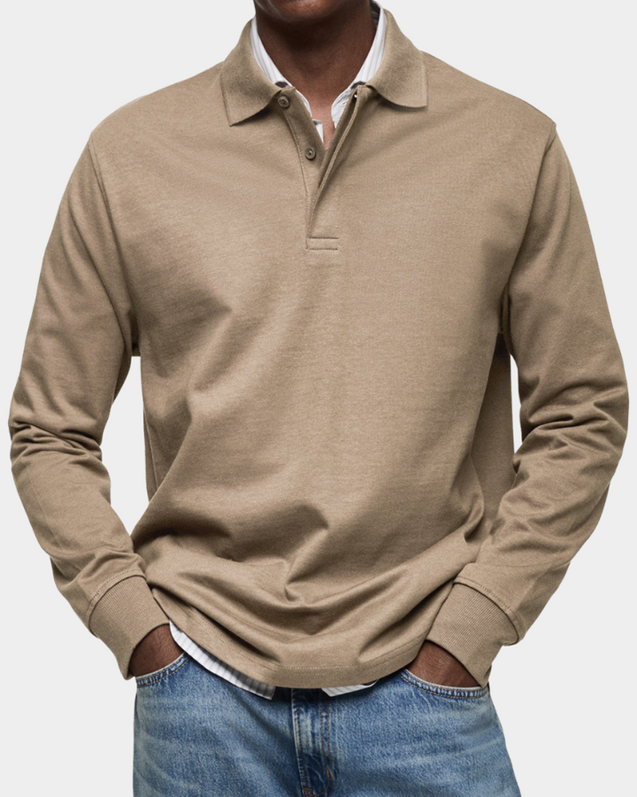 Klassiek heren poloshirt met lange mouwen, perfect voor een gelaagde smart casual herfststijl.