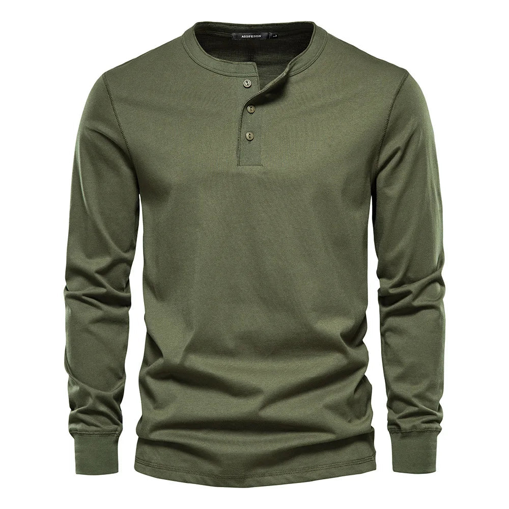 Stijlvol heren shirt met lange mouwen en Henley kraag. Perfect voor diverse casual mode outfits. Tijdloze look.
