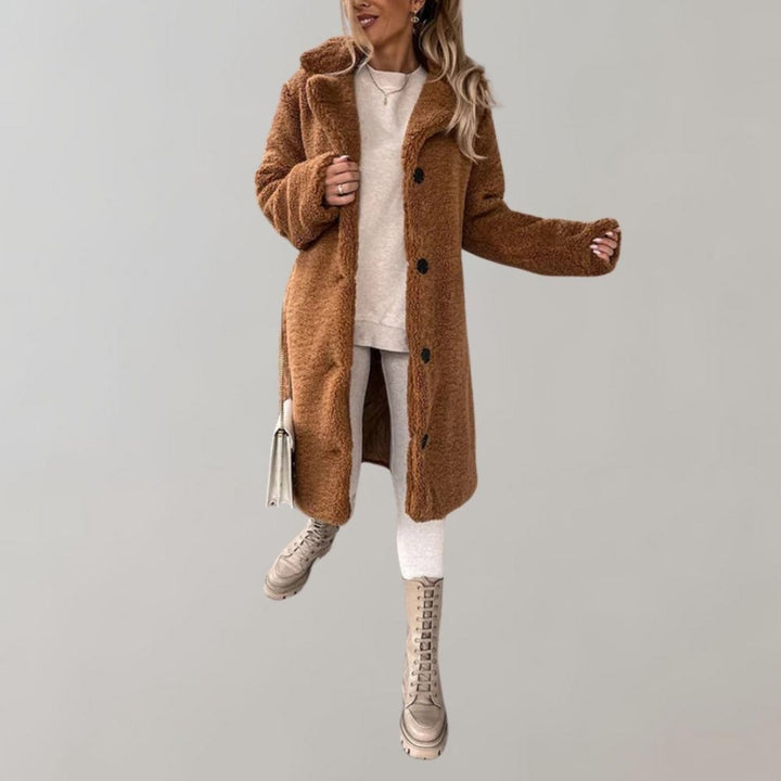 Zachte en comfortabele lange teddy jas voor dames. Ideaal als trendy winteroutfit.