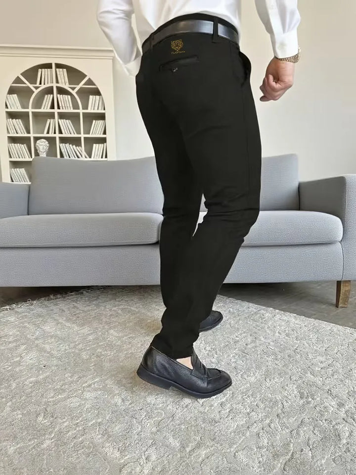 Stijlvolle marineblauwe heren slimfit pantalon, comfortabel met stretch en tijgerborduur.