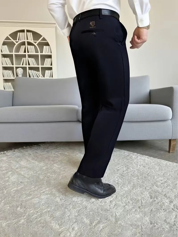 Comfortabele slimfit heren pantalon met tijgerborduur, perfect voor elke dag.