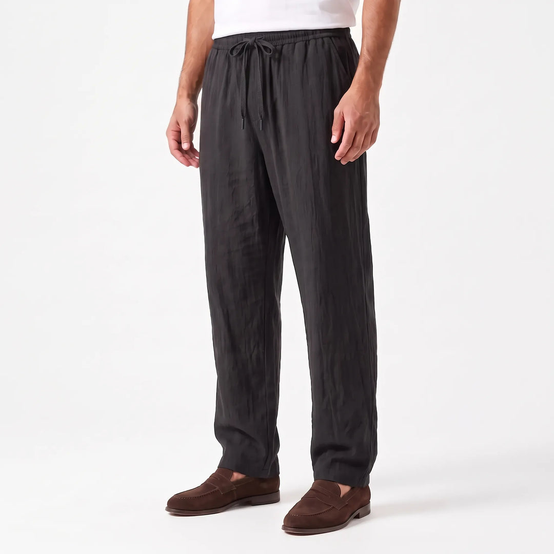 Ademende heren zomerbroek met elastische taille voor ultiem comfort en bewegingsvrijheid op vakantie.