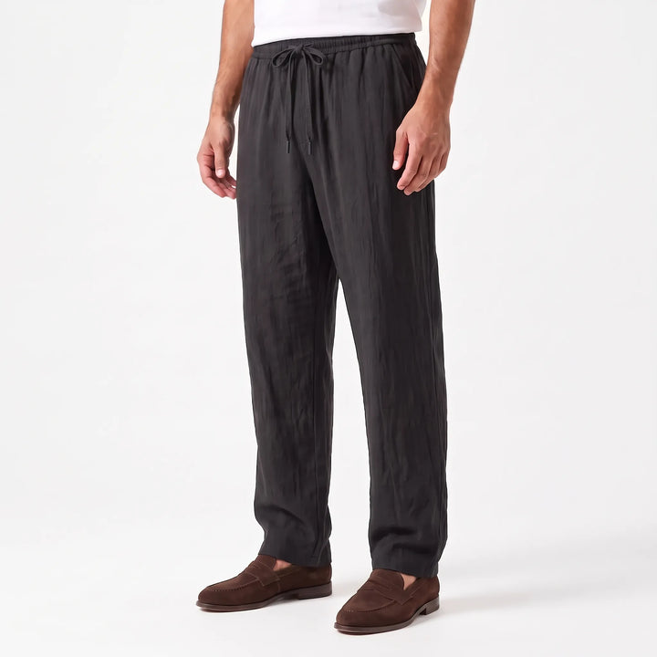 Ademende heren zomerbroek met elastische taille voor ultiem comfort en bewegingsvrijheid op vakantie.