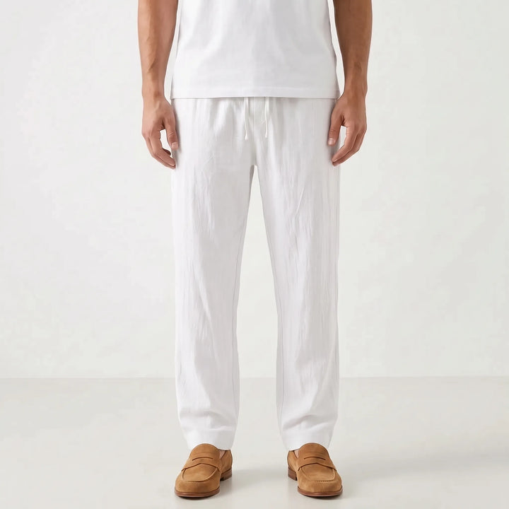 Comfortabele herenbroek met elastische tailleband, ideaal voor lange zomerdagen en casual outfits.