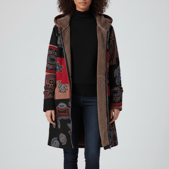 Zwarte lange getailleerde damesjas Ella met capuchon, stijlvol en warm voor de winter.